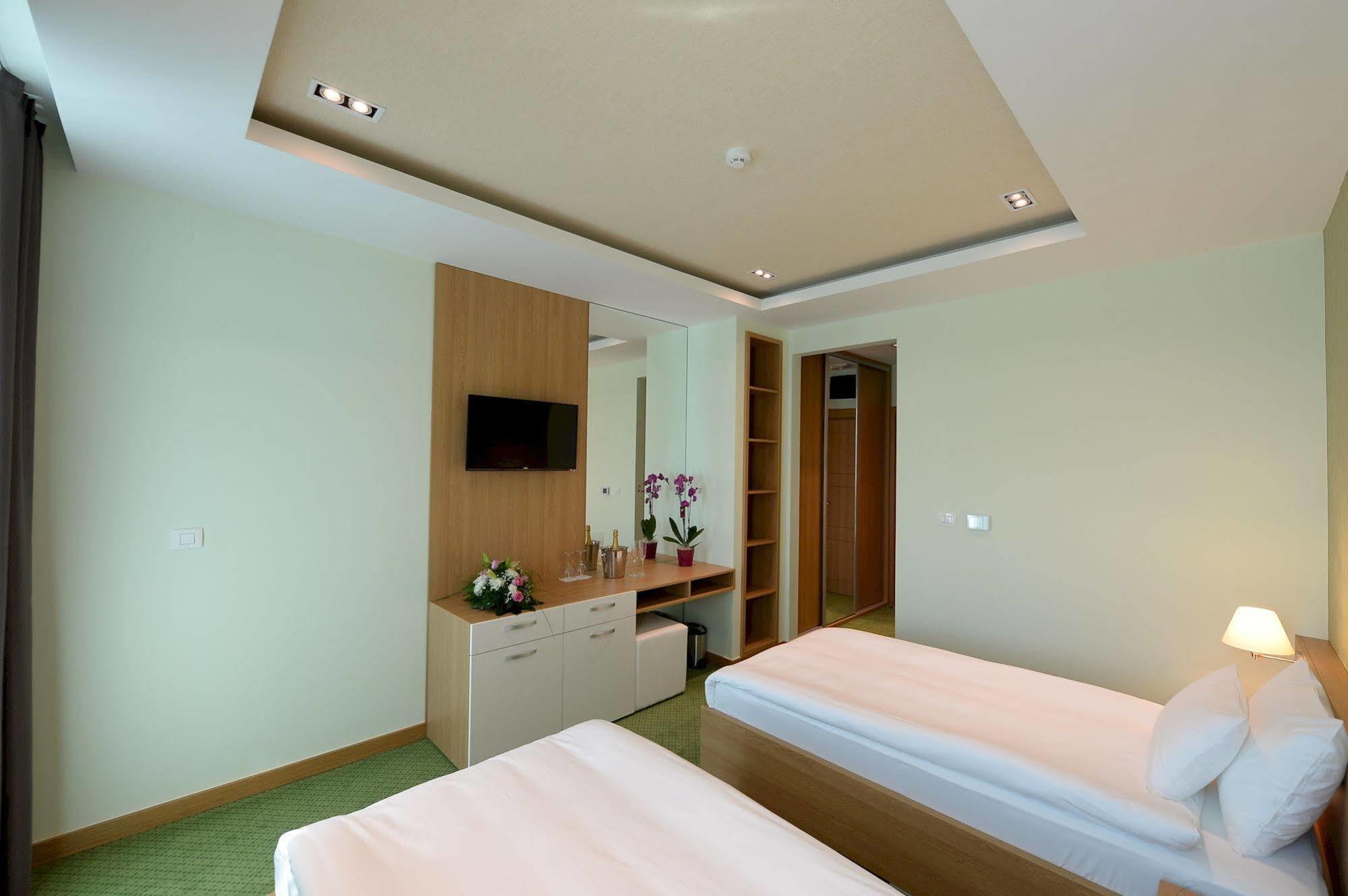 Hotel Hedonic Beograd Bagian luar foto