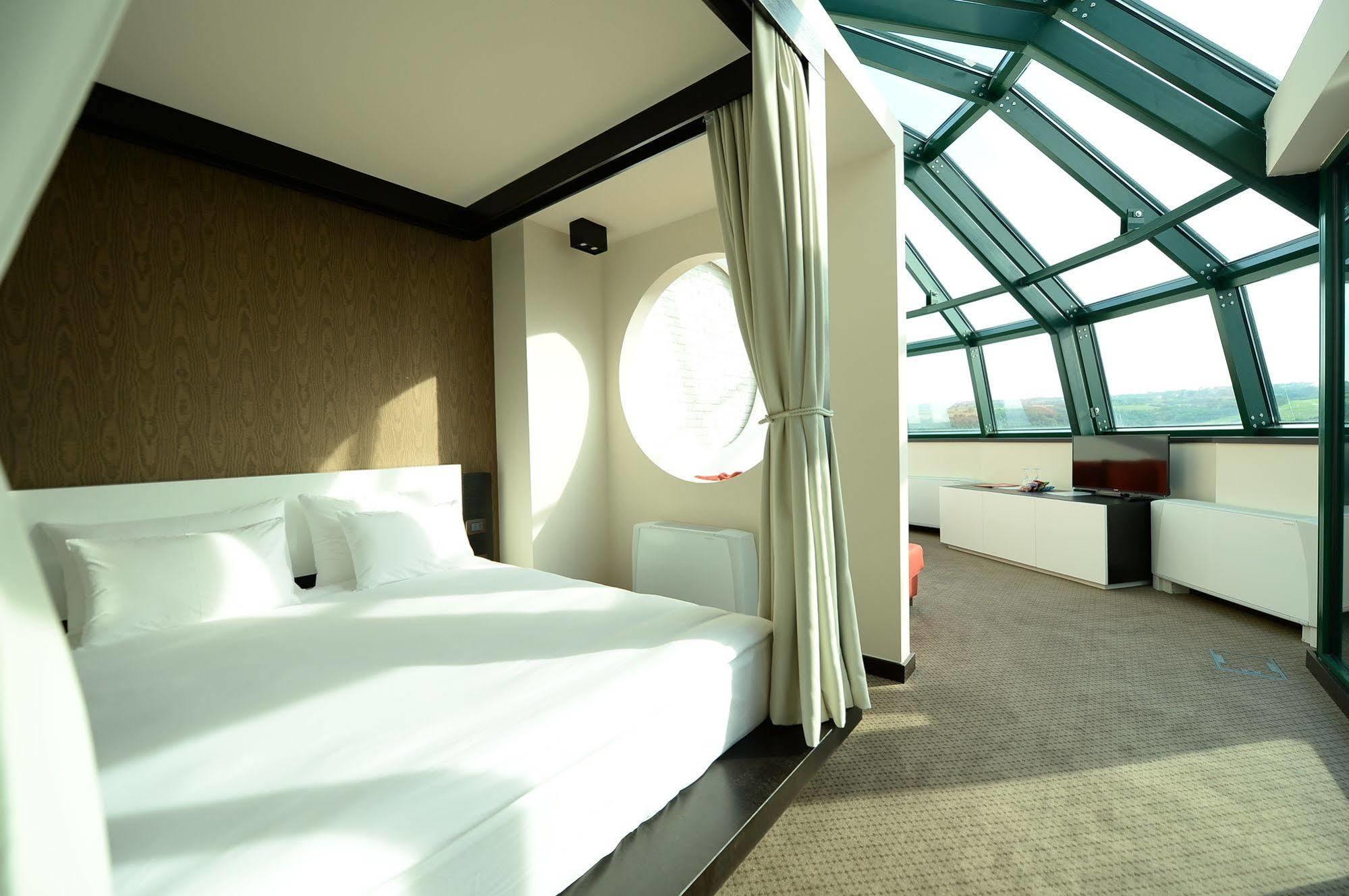 Hotel Hedonic Beograd Bagian luar foto