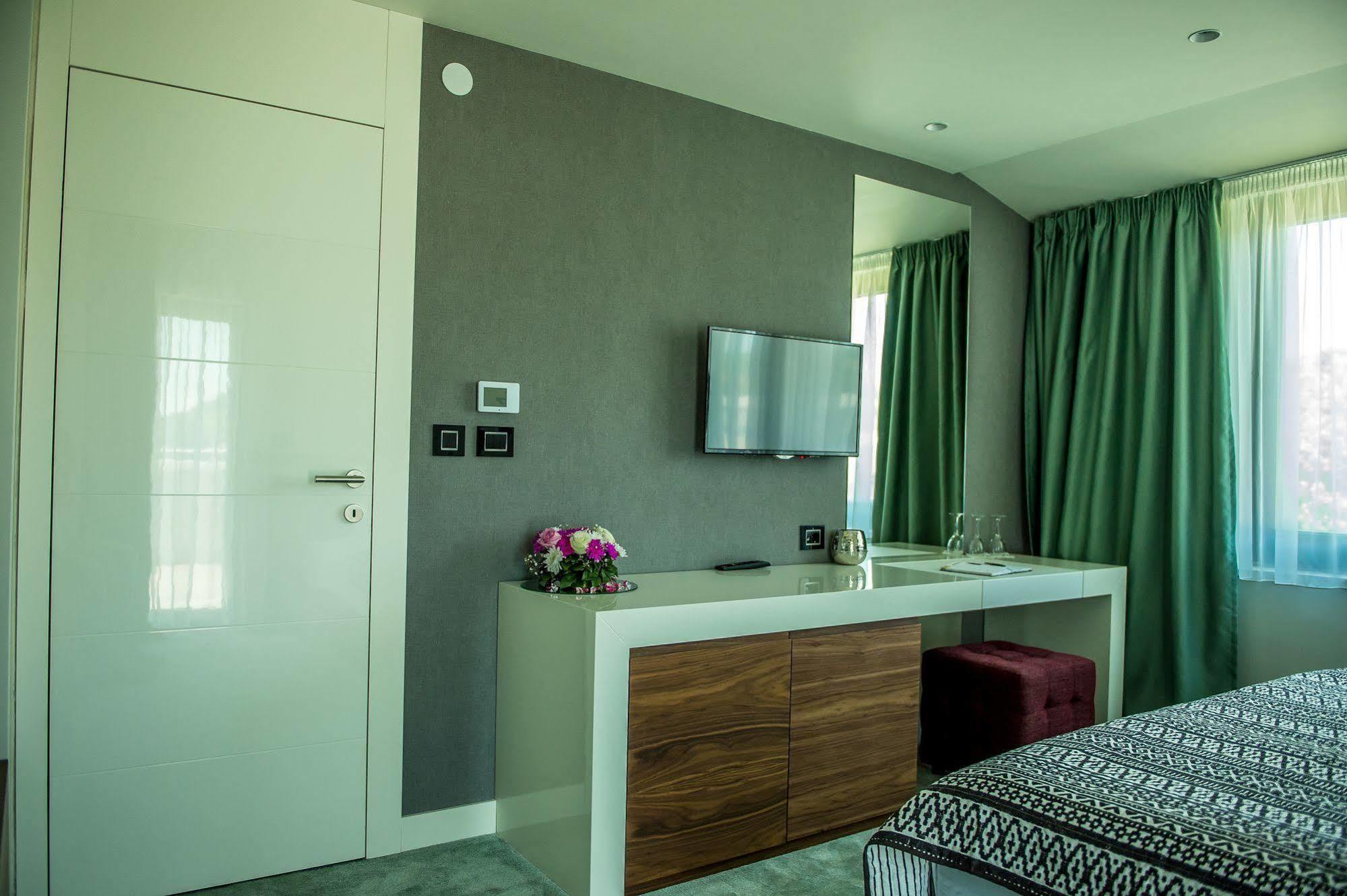 Hotel Hedonic Beograd Bagian luar foto